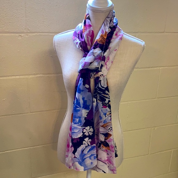 Cynthia Rowley Accessories - Cynthia Rowley 100% silk Scarf